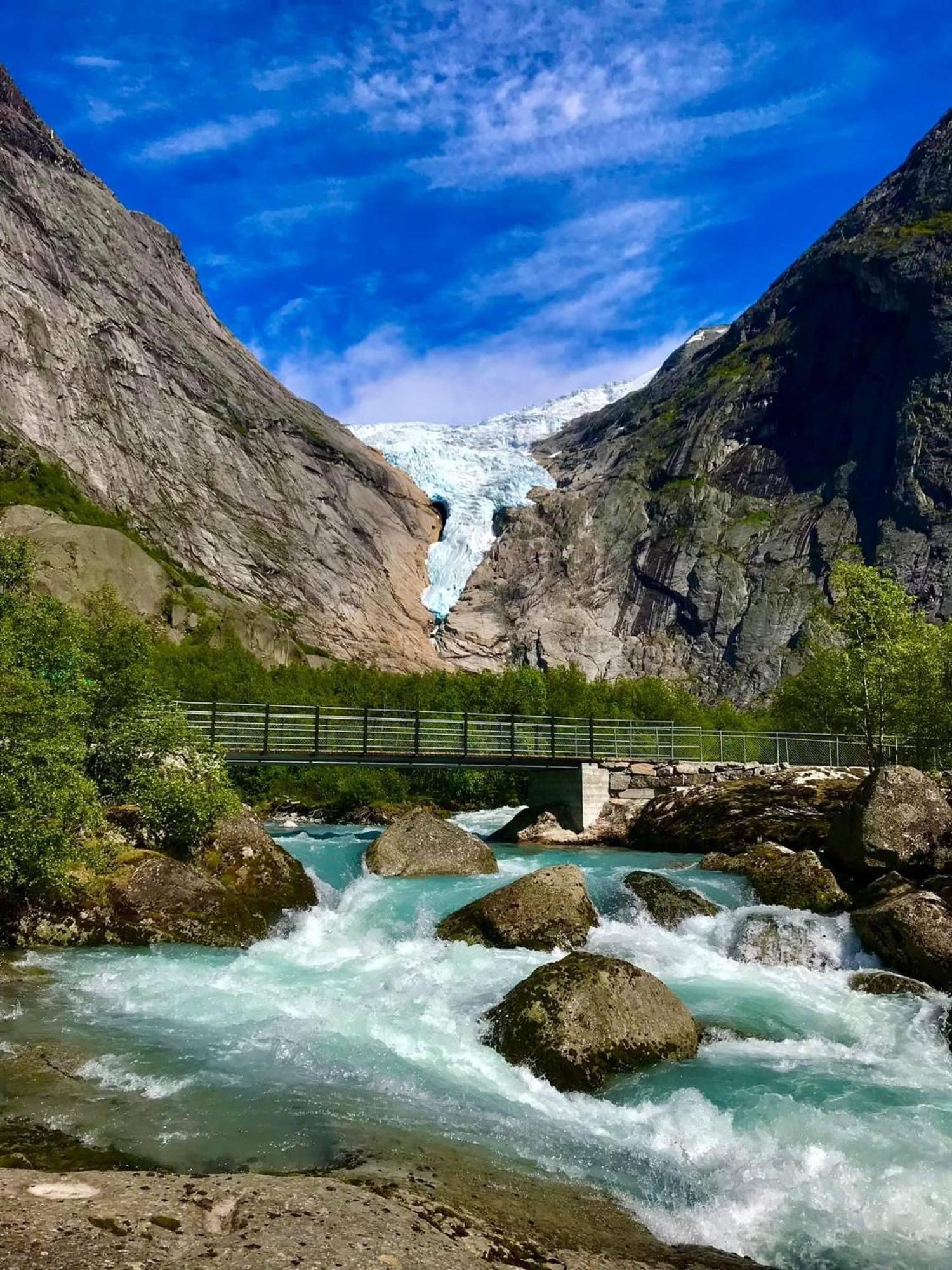 Готель Briksdalsbre Fjellstove Екстер'єр фото