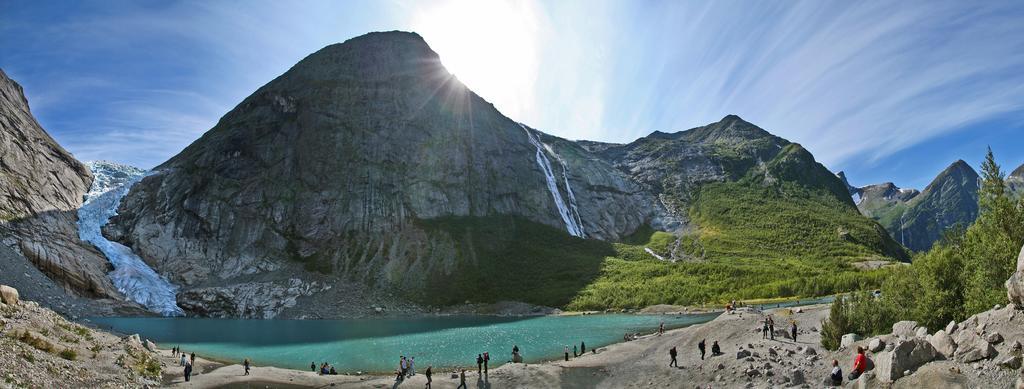 Готель Briksdalsbre Fjellstove Екстер'єр фото